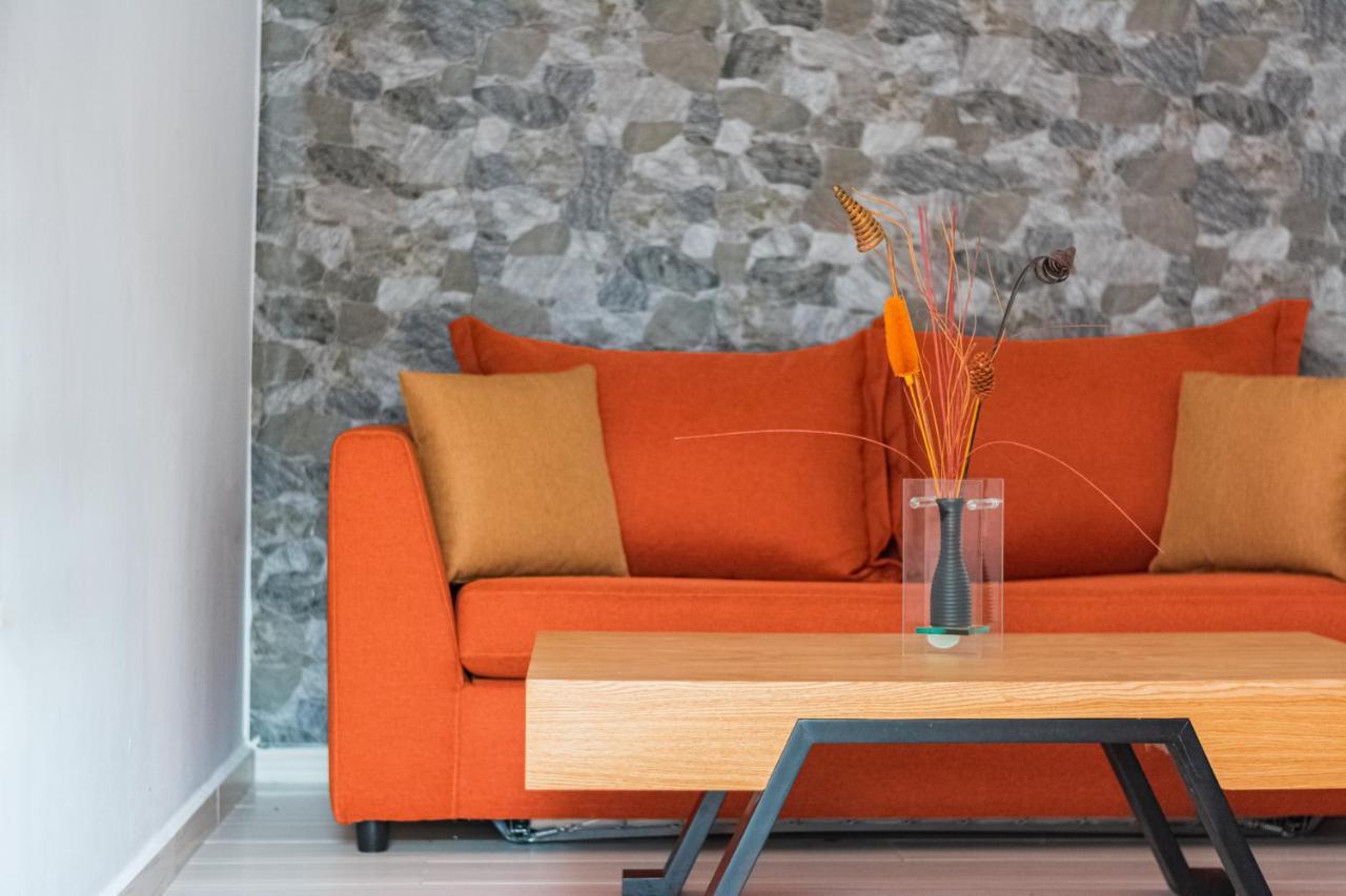 Design Suites Efharis Néa Péramos 外观 照片