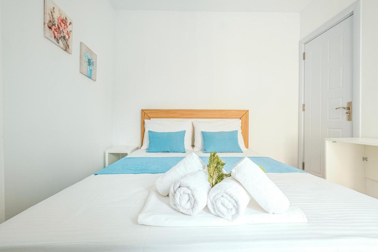 Design Suites Efharis Néa Péramos 外观 照片