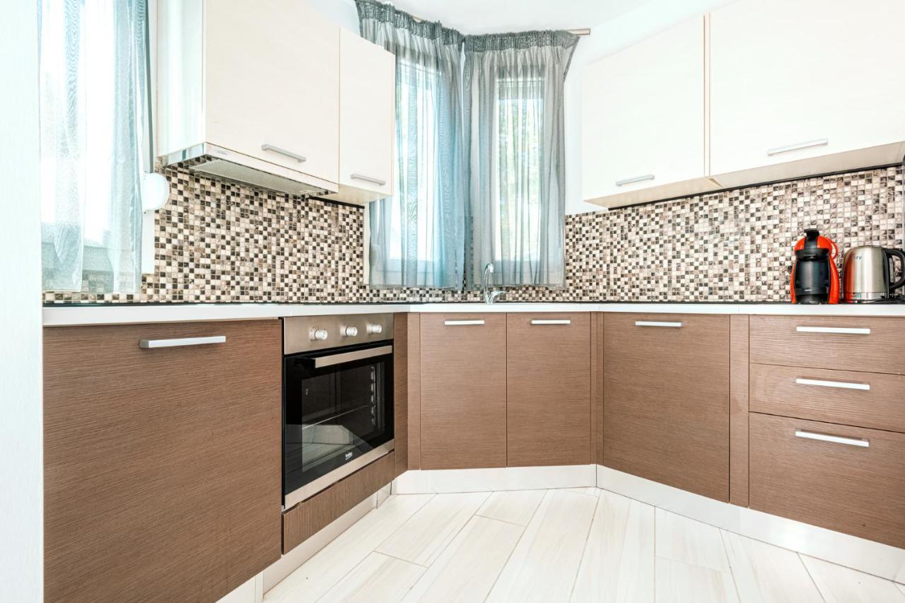 Design Suites Efharis Néa Péramos 外观 照片