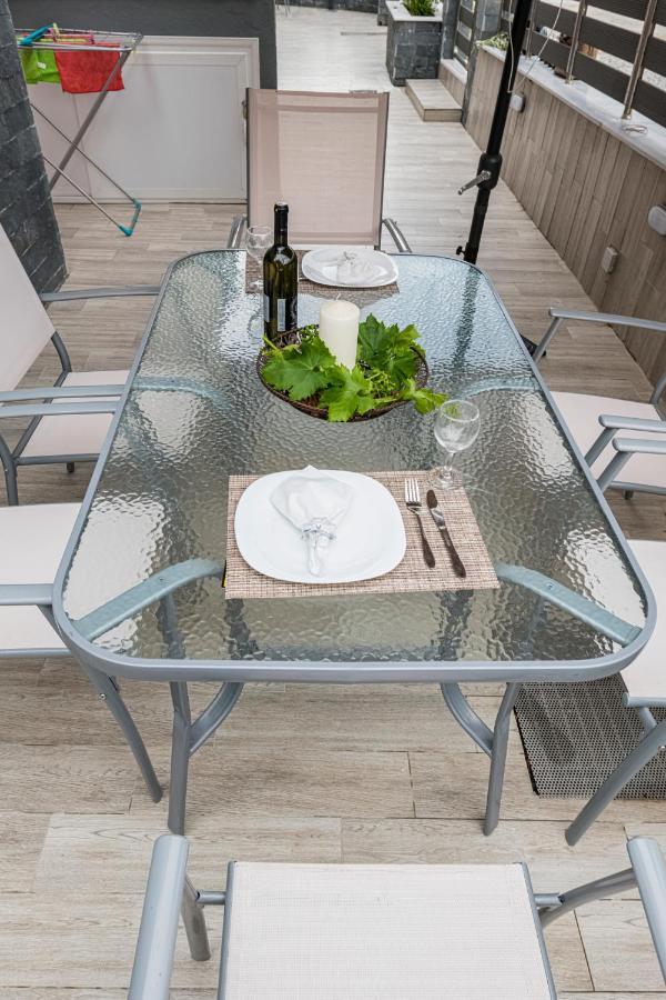 Design Suites Efharis Néa Péramos 外观 照片