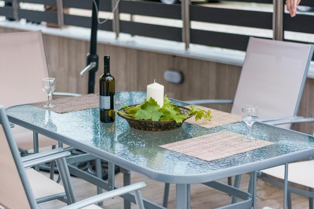 Design Suites Efharis Néa Péramos 外观 照片